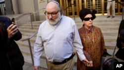 Convicted spy Jonathan Pollard and his wife, Esther, leave the federal courthouse in New York, Nov. 20, 2015. Within hours of his release, Pollard's attorneys began a court challenge to terms of his parole. He served 30 years for selling intelligence secr