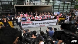 2일 서울 주한일본대사관 앞에서 일본 정부의 '화이트리스트' 한국 배제 결정을 규탄하는 집회가 열렸다.