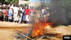 Dois homens incendiados na Beira 