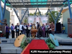 Konjen RI di Houston Nana Yuliana membuka Festival (Courtesy: KJRI Houston)