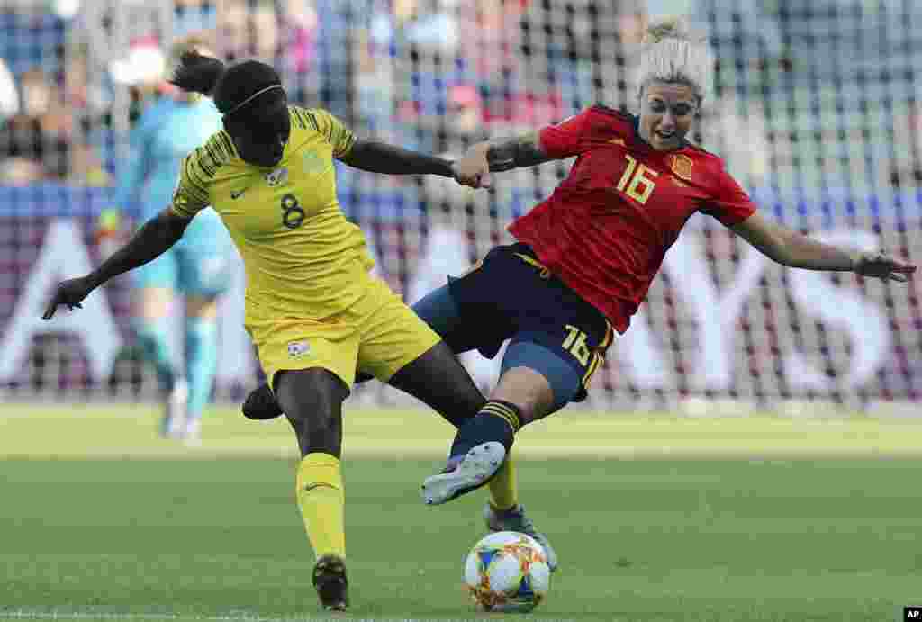 دیدار تیم های فوتبال فرانسه و آفریقای جنوبی در جام جهانی فوتبال زنان در فرانسه