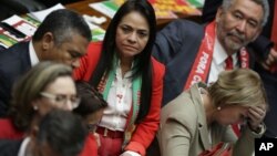 Các nhà lập pháp thuộc đảng cầm quyền phản ứng sau khi Hạ viện bỏ phiếu để luận tội Tổng thống Dilma Rousseff, ngày 17/4/2016.