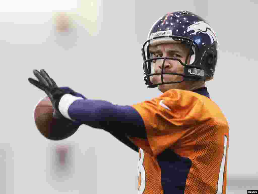 Denver Broncos quarterback Peyton Manning readies to throw a pass during a practice session for the Super Bowl at the New York Jets Training Center in Florham Park, New Jersey, Jan. 30, 2014.