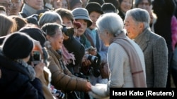 Royal fan Fumiko Shirataki shakes hands with Japan's Empress Michiko