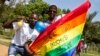 Seize militants ougandais LGBT contraints à des tests anaux