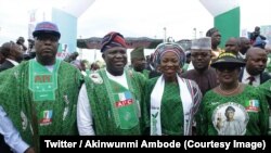 Akinwunmi Ambode, 2e à gauche, gouverneur sortant de la ville de Lagos et candidat à sa succession, lors d’une réunion de son parti, le Congrès des Progressistes (APC), Lagos, Nigeria, 18 septembre 2018. (Twitter/Akinwunmi Ambode)