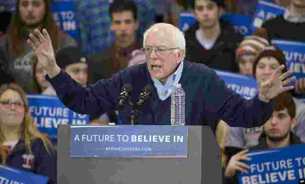 Mgombea kiti wa chama cha Demokratic Sen. Bernie Sanders akizungumza wakati wa campeni katika chuo kikuu cha Franklin Pierce Fieldhouse, Feb. 6, 2016, mjini Rindge, N.H.