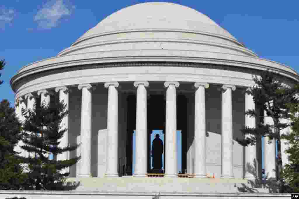 Меморіал третього президента Сполучених Штатів Томаса Джефферсона збудований у стилі римського Пантеону.