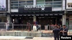 Bar Movida di Puchong, dekat kota Kuala Lumpur, Malaysia, pasca ledakan granat (28/6). 