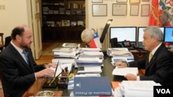 El presidente chileno Sebastián Piñera, analizó la 'dúplica' junto al ministro de Relaciones Exteriores, Alfredo Moreno.