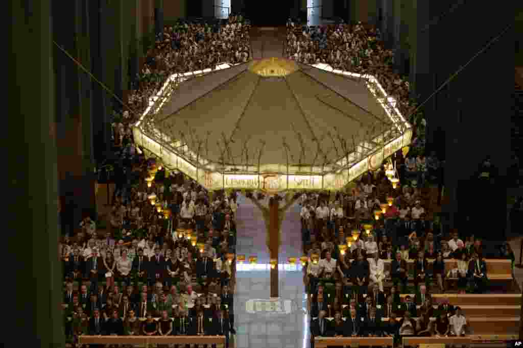 Politicians and other dignitaries attend a solemn Mass at Barcelona's Sagrada Familia Basilica for the victims of the terror attacks that killed 14 people and wounded over 120 in Barcelona, Spain.
