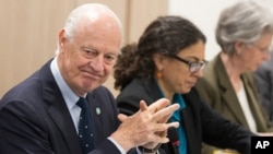 UN special envoy Staffan de Mistura (l) attends a meeting at Palais des Nations in Geneva, April 18, 2016.