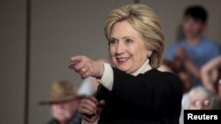 Bakal Capres Partai Demokrat Hillary Clinton saat memberikan pidato dalam kampanye di Toledo, Iowa (foto: dok).