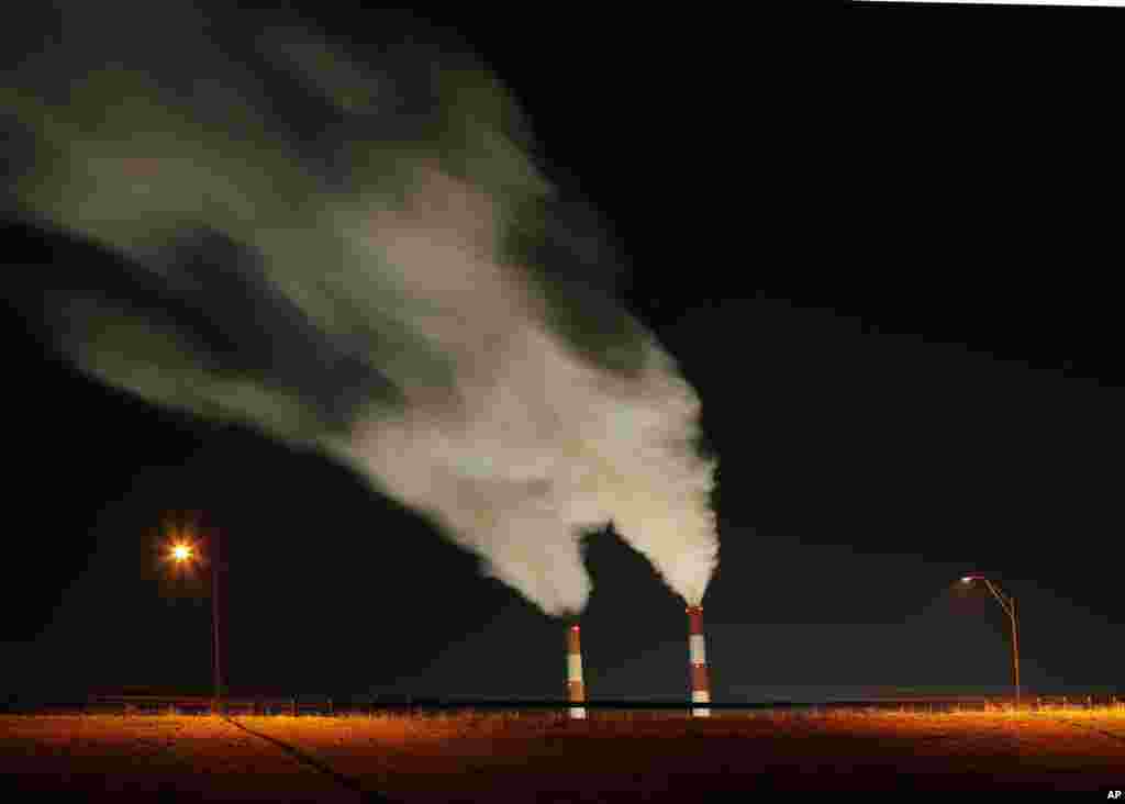 Smoke rises from the La Cygne Generating Station power plant in Kansas. Cities account for 70% of climate changing emissions from power plants, transportation and buildings.