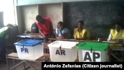 Assembleia de voto em Quelimane