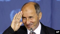 Libya's National Transitional Council (NTC) Chairman Mustafa Abdel Jalil salutes upon his arrival at the Libya Contact Group meeting at the United Nations in New York, September 20, 2011.