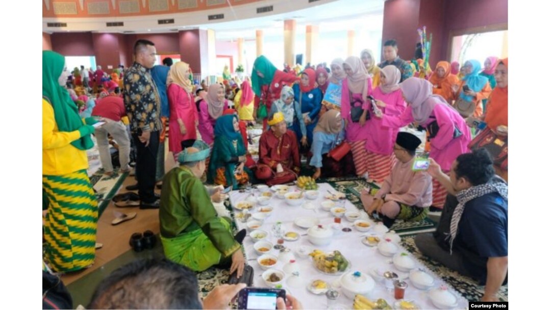 “Festival Saprahan” untuk merayakan hari jadi kota Pontianak, 23 Ojktober 2018. (Foto: Radio Bomantara FM Singkawang dan GencilNews Pontianak)