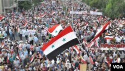 Ribuan demonstran anti-pemerintah melakukan protes menuntut mundurnya Presiden Bashar al-Assad (9/7).