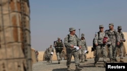 Estados Unidos tiene aproximadamente 5,000 soldados estacionados en Irak que apoyan y asesoran a las fuerzas iraquíes en la lucha actual contra los militantes del Estado Islámico (EI).