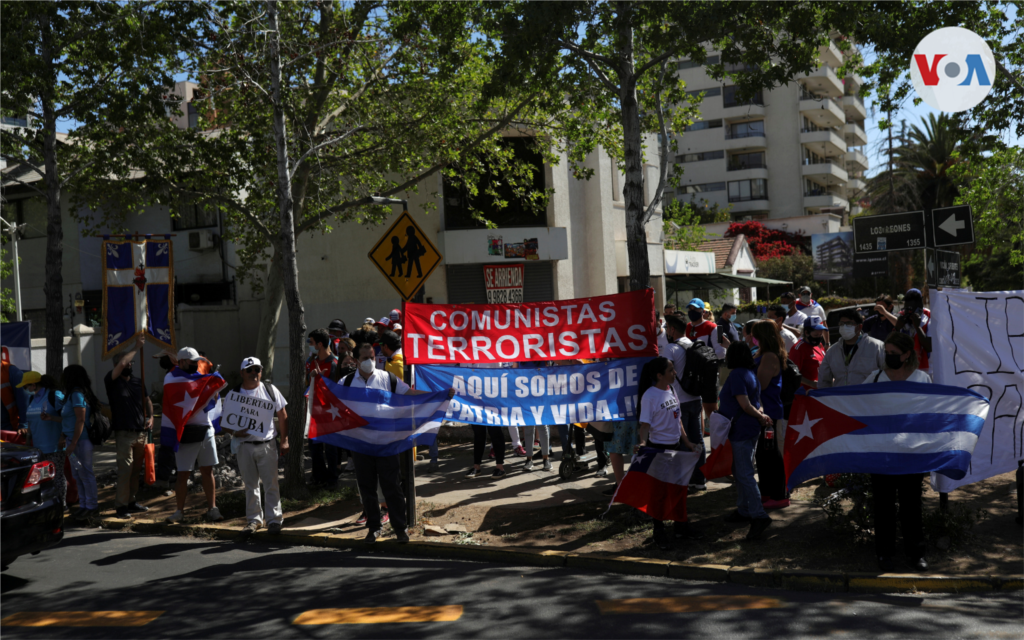 Miembros de la comunidad cubana protestan desde Santiago, Chile. Noviembre 15 de 2021. Foto: Reuters
