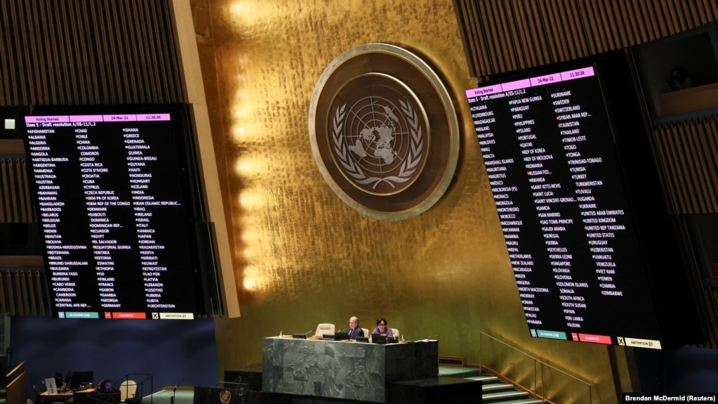 Bảng kết quả bỏ phiếu trong phiên họp đặc biệt của Đại hội đồng Liên hợp quốc về cuộc chiến xâm lược của Nga vào Ukraine, tại trụ sở Liên hợp quốc ở Thành phố New York, New York, Hoa Kỳ, ngày 24 tháng 3 năm 2022. (REUTERS / Brendan McDermid)