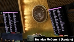 Bảng kết quả bỏ phiếu trong phiên họp đặc biệt của Đại hội đồng Liên hợp quốc về cuộc chiến xâm lược của Nga vào Ukraine, tại trụ sở Liên hợp quốc ở Thành phố New York, New York, Hoa Kỳ, ngày 24 tháng 3 năm 2022. (REUTERS / Brendan McDermid)