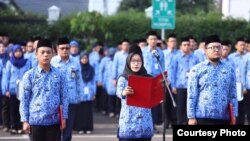 ASN mengikuti upacara bendera. Presiden Joko Widodo menegaskan, netralitas ASN dalam Pilpres 2024 akan tetap terjaga. (Foto: Humas PANRB)