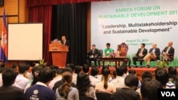 Prince Norodom Sirivudh, Supreme Privy Councellor to the King of Cambodia and former co-minister of the interior, talks at a forum on sustainable development at the Royal University of Phnom Penh on Saturday, August 23, 2014. Representatives from the government, civil society, private sector and other stakeholders gathered in the forum to discuss issues facing Cambodian development, with the financial support from the Asia Foundation, the Voice of America and others. (Nov Povleakhena, VOA Khmer) 