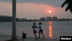 Pôr-do-sol na Marginal de Luanda, Angola