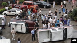 深圳抗议人士掀翻了数辆日本牌子的汽车