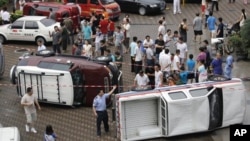 8月19日在深圳的反日遊行中﹐日本品牌的汽車遭掀翻。