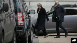 British Prime Minister Theresa May arrives at 10 Downing Street in London, Dec. 10, 2018. 