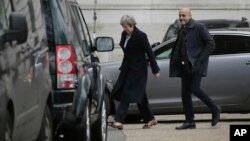 Thủ tướng Anh Theresa May đến văn phòng Thủ tướng số 10 Downing Street tại London, ngày 10/12/2018. 