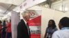 L’ambassadeur des États-Unis au Cameroun Paul Henry Balerin, visite les stands des entreprises américaines à Yaoundé, au Cameroun, le 21 février 2019. (VOA/Emmanuel Jules Ntap)