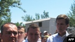 Роберт Блейк во время визита в Узбекистан (крайний справа)