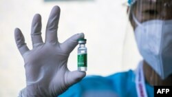 A health worker holds up a vial of Covishield, AstraZeneca-Oxford's Covid-19 coronavirus vaccine, at the Ayeyarwady Covid Center in Yangon on January 27, 2021. (Photo by Sai Aung Main / AFP)