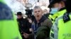Polisi Inggris Dikecam karena Tindakan Keras terhadap Demonstran
