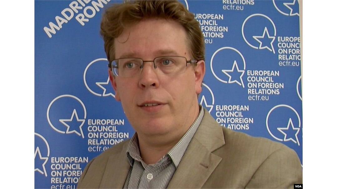 Analyst Manuel Lafont Rapnouil says EU leaders do not want just any trade deal. (L. Bryant/VOA)