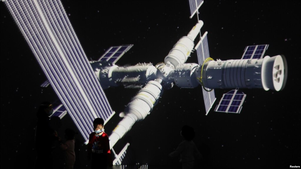 中国科技馆展出的中国天河行舟航天器。（2021年4月24日）(photo:VOA)