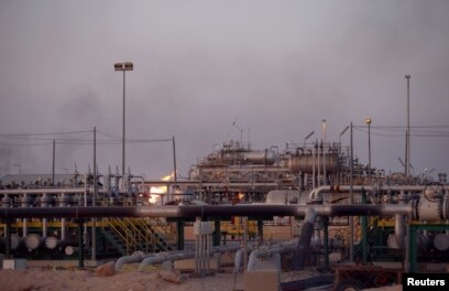 Lapangan minyak al-Zubair dekat Basra, Irak, 15 Juli 2018.