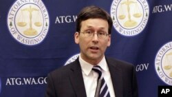 El fiscal general de Washington, Bob Ferguson lidera la coalición de fiscales que apoyan la orden ejecutiva de Obama y considera que sacar de las sombras a los indocumentados beneficia a su estado.