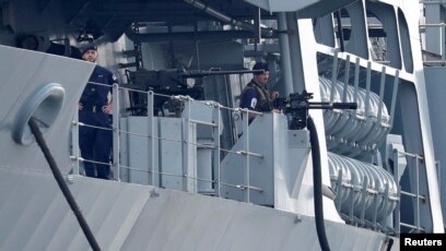 Thủy thủ đoàn trên tàu tấn công HMS Albioncủa Hải quân Hoàng gia Anh tại Tokyo, Nhật Bản, ngày 3/8/2018.