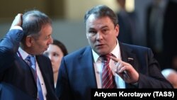 Russia -- Sergei Markov (L), Russian Public Chamber member, vice-rector of Plekhanov Economic University, and Pyotr Tolstoy, State Duma Deputy Chairman, take part in the Action Forum organised by the All-Russian People's Front on November 22, 2016