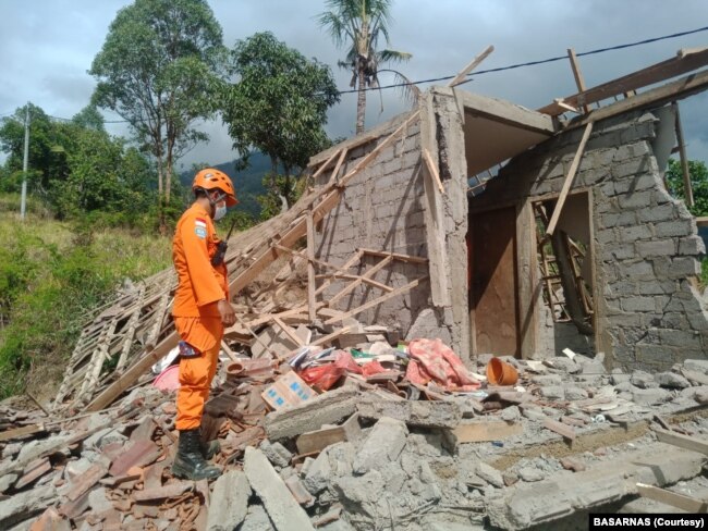 Gempa berkekuatan 4,8 skala ritcher mengguncang Bali dan sekitarnya pada Sabtu (16/10) pada pukul 04.18 WITA. (Foto:Courtesy/Basarnas)