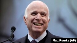 Luật Chính sách Quốc phòng Mỹ 2019 được đặt kèm theo tên của Thượng nghị sĩ John McCain.