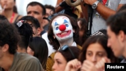 Una admiradora disfrazada del personaje principal de la película "Joker" en el festival de Cine de Venecia, Italia, 31/8/19. "Joker" se llevó el León de Oro a Mejor Película. REUTERS / Yara Nardi.