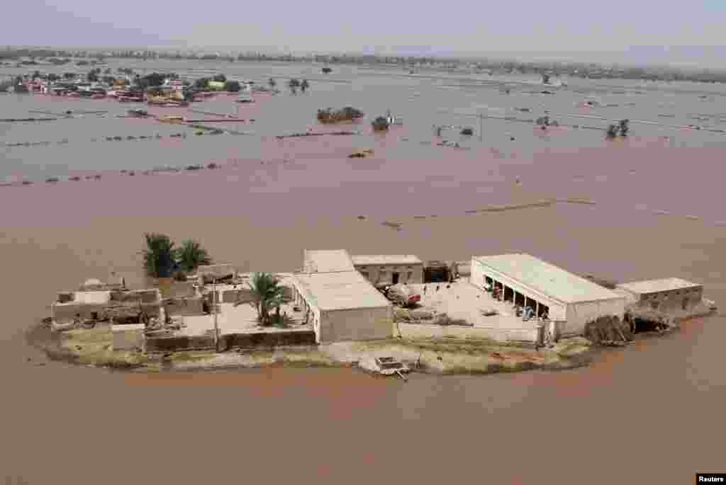 آفات سے نمٹنے کے قومی ادارے کے مطابق سیلاب سے اب تک 280 سے زائد افراد ہلاک ہوچکے ہیں.