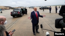 特朗普總統在安德魯斯聯合基地登上“空軍一號”專機前往伊利諾伊州和威斯康辛州之前對媒體講話。(2020年9月1日)