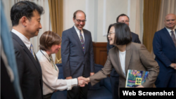 台灣總統蔡英文2019年8月21日在總統府接見參加“凱達格蘭論壇”的美國國家利益中心中國及太平洋計劃資深主任葛瑞森一行。（台灣總統府照片）