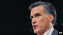 ອະດີດຜູ້ປົກຄອງລັດ Massachusetts ທ່ານ Mitt Romney ທີ່ມີຄະແນນນຳໜ້າ ໃນການຢັ່ງຫາງສຽງລ່າສຸດ ທີ່ລັດໄອໂອວາ